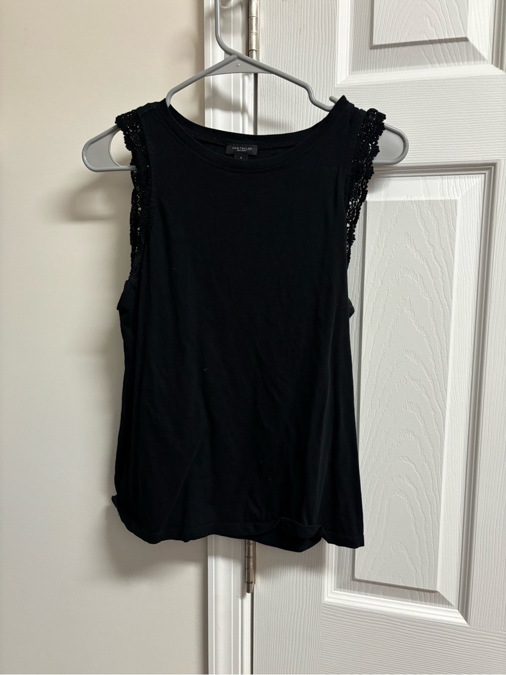 Sleeveless Lace-Trim Black Women's Tank Top